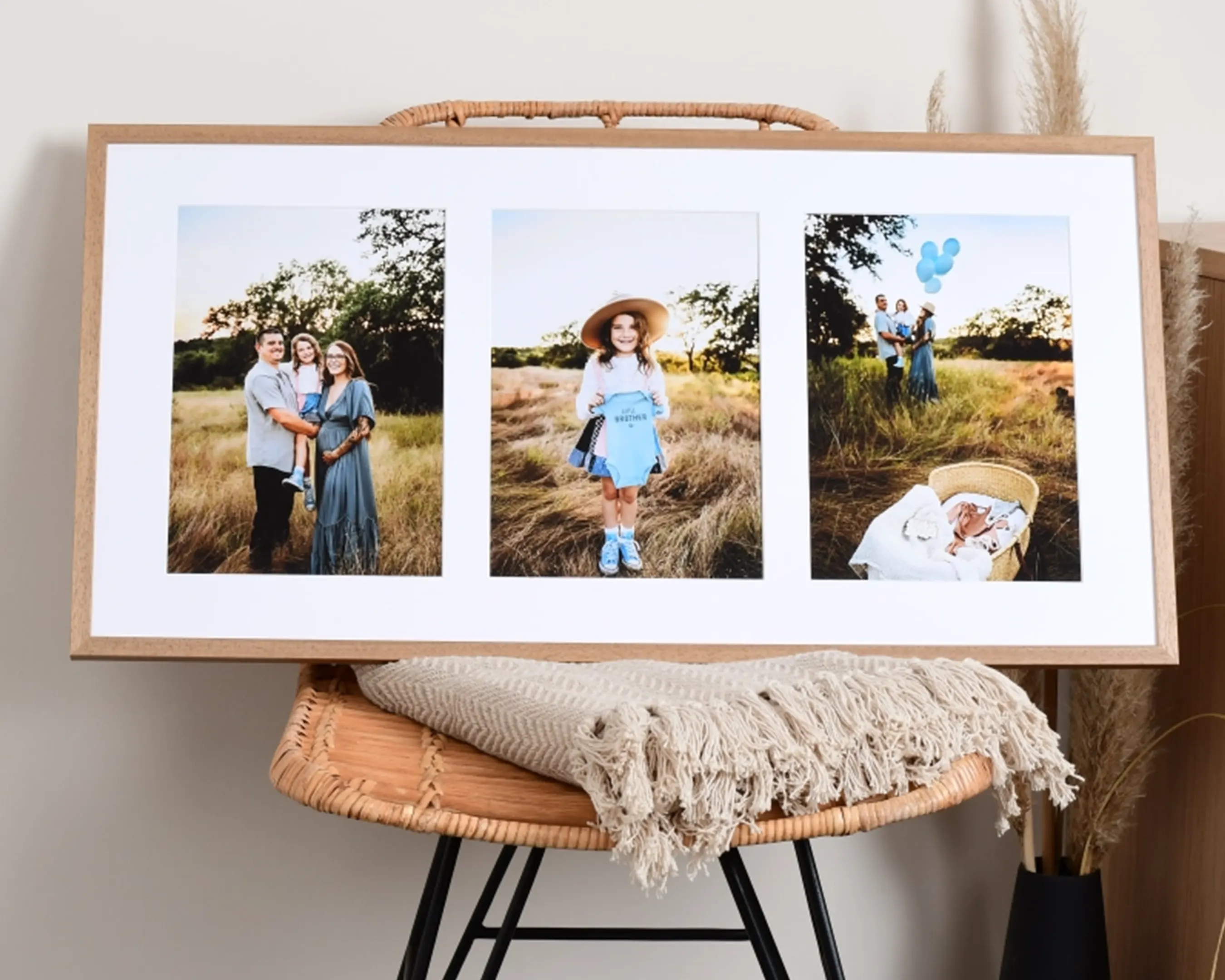 Paspartú multifoto Coco 40x80 cm en un interior