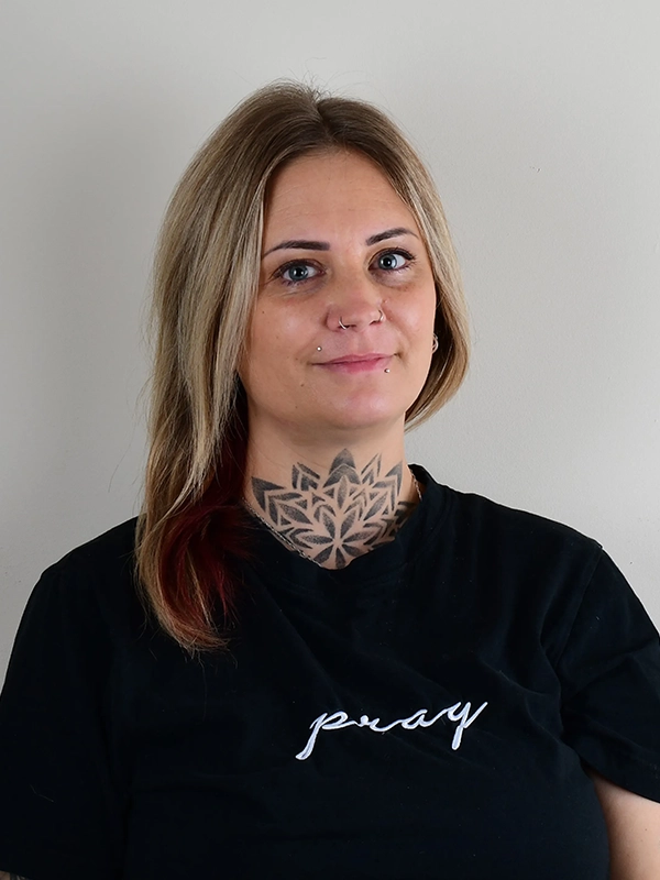 Natascha, Organización