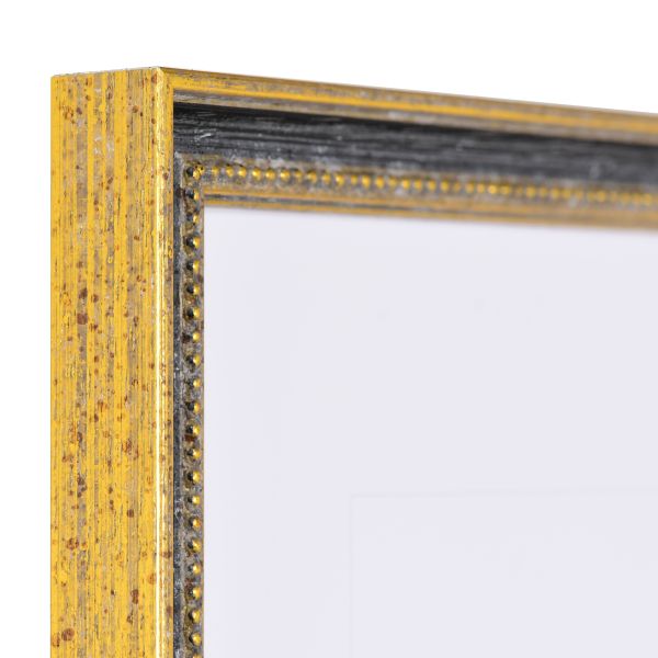 Vista de la esquina de un marco de madera clásico y antiguo en color negro con borde perlado