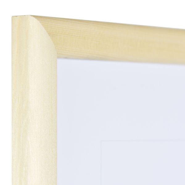 Vista de la esquina de un marco de madera natural con perfil semicircular estrecho y sencillo
