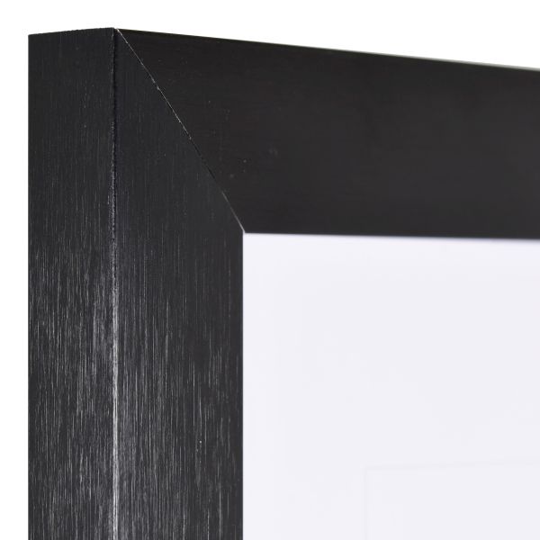 Vista de la esquina de un marco de aluminio en negro