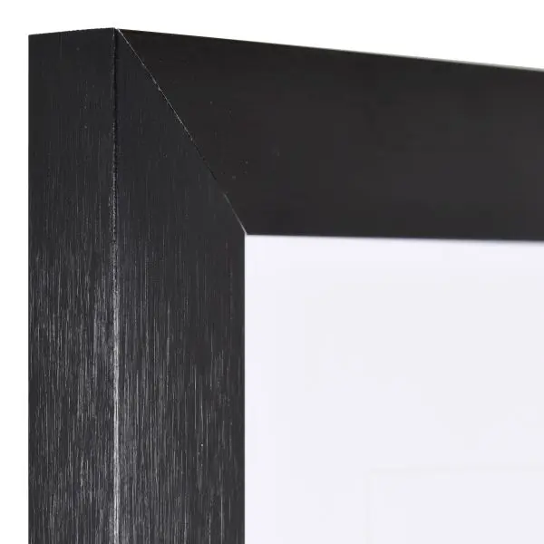 Vista de la esquina de un marco de aluminio en negro