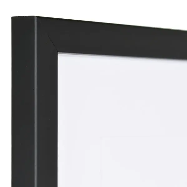 Vista de la esquina de un marco de fotos estrecho, lacado en negro, con estructura de madera visible y superficie lisa