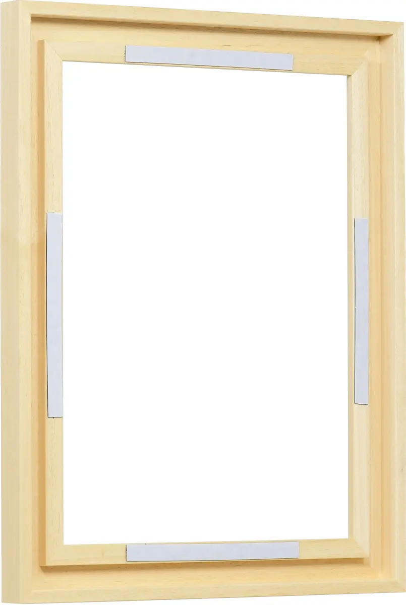 Vista lateral de un marco de madera sencillo de 30x40 cm en color natural