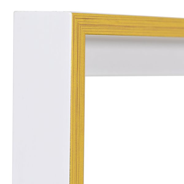 Vista de la esquina de un moderno y discreto marco flotante en blanco con borde dorado