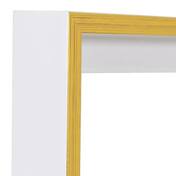 Vista de la esquina de un moderno y discreto marco flotante en blanco con borde dorado