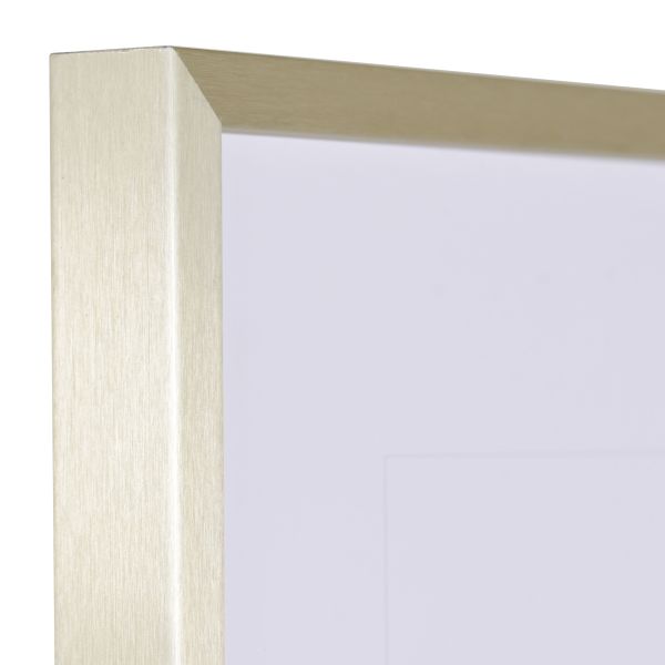 Vista de la esquina de un marco de aluminio anodizado mate color champán