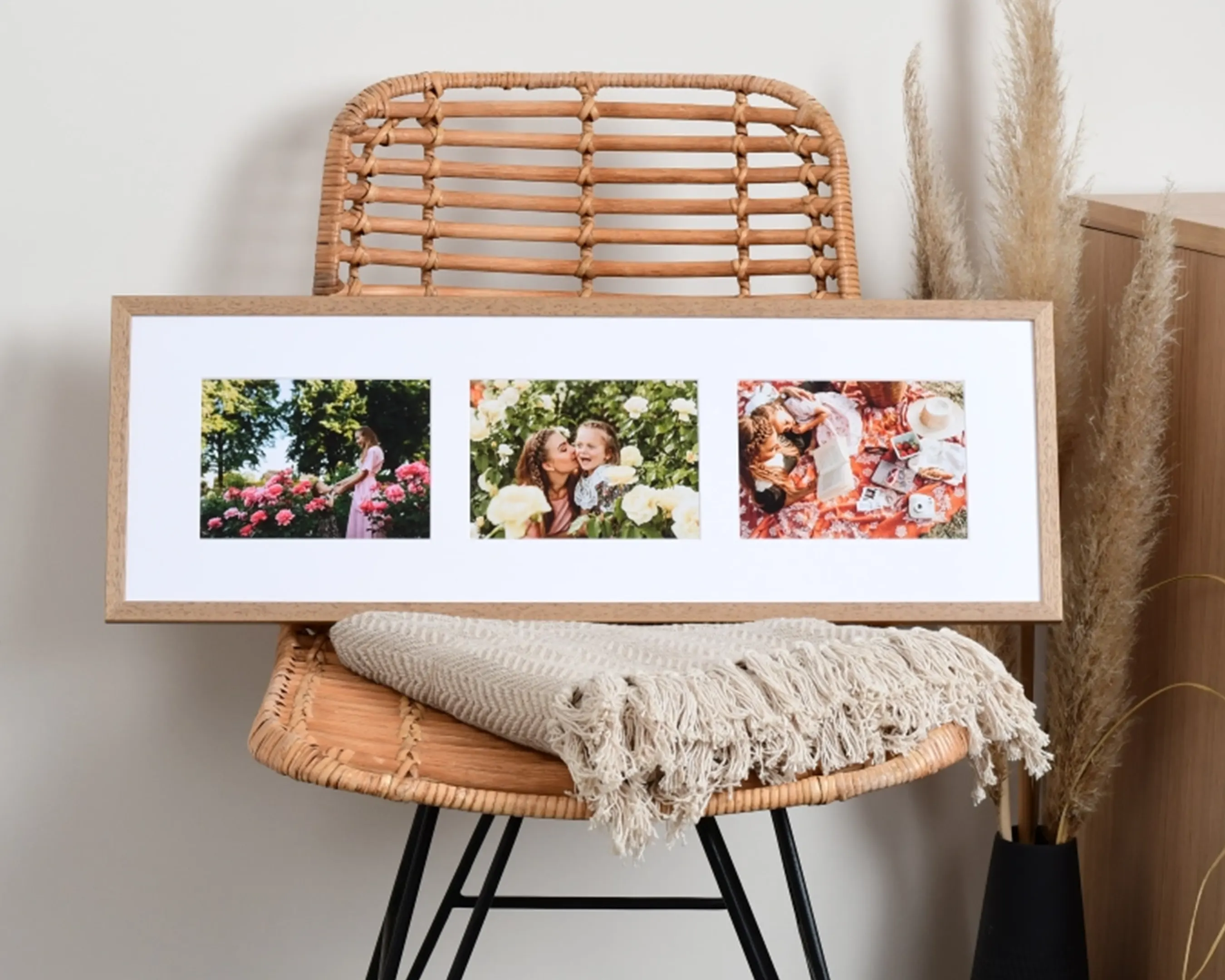 Paspartú multifoto Camille 23x70 cm en un interior