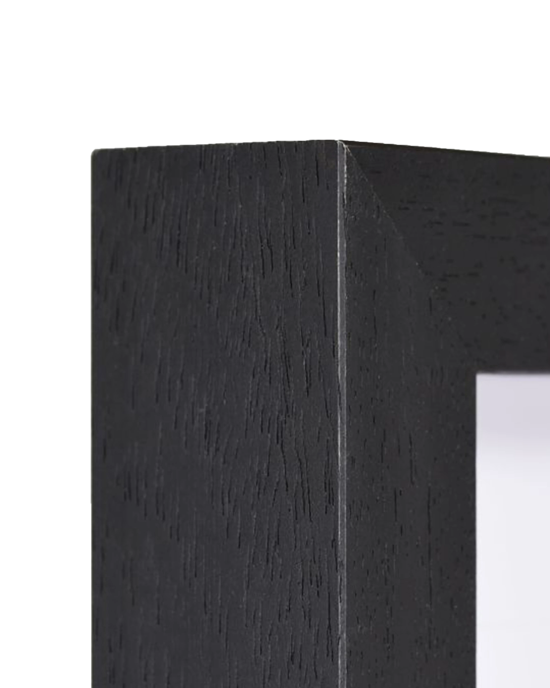 Marco de madera Linda con distanciador negro – vista de detalle