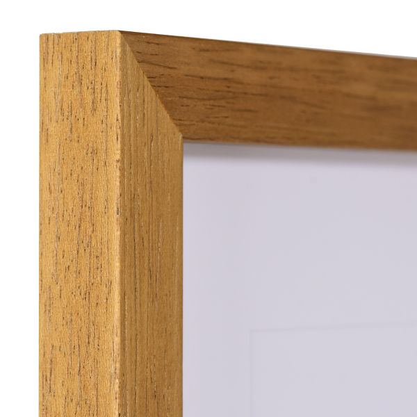 Vista de la esquina de un marco de madera moderno de color roble